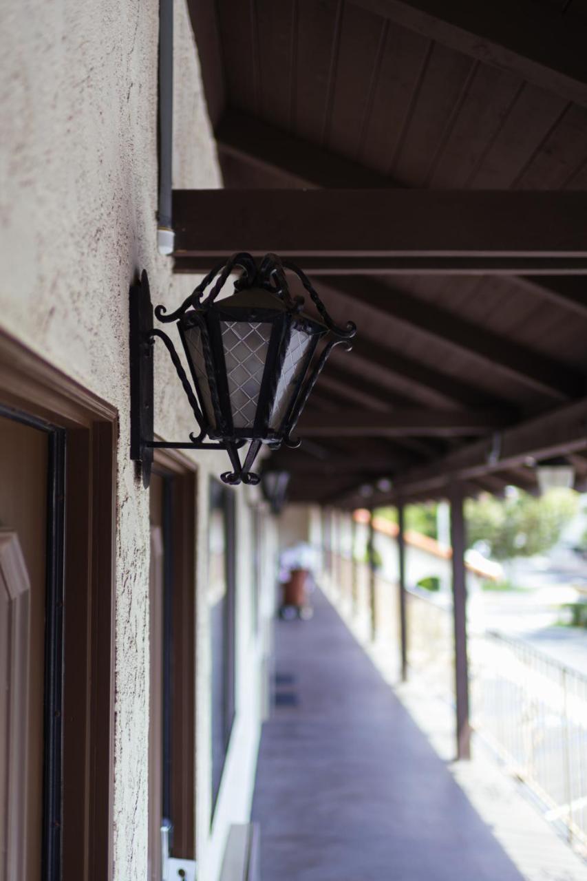 Cozy Inn คอสตาเมซา ภายนอก รูปภาพ