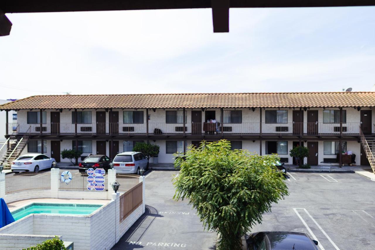 Cozy Inn คอสตาเมซา ภายนอก รูปภาพ